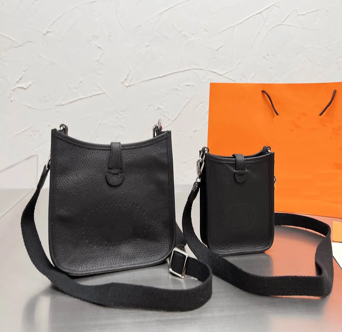 22ss Designer Shoulder Bag Fashion letter handbag women`s luxury cross body high quality totes bags two sizes