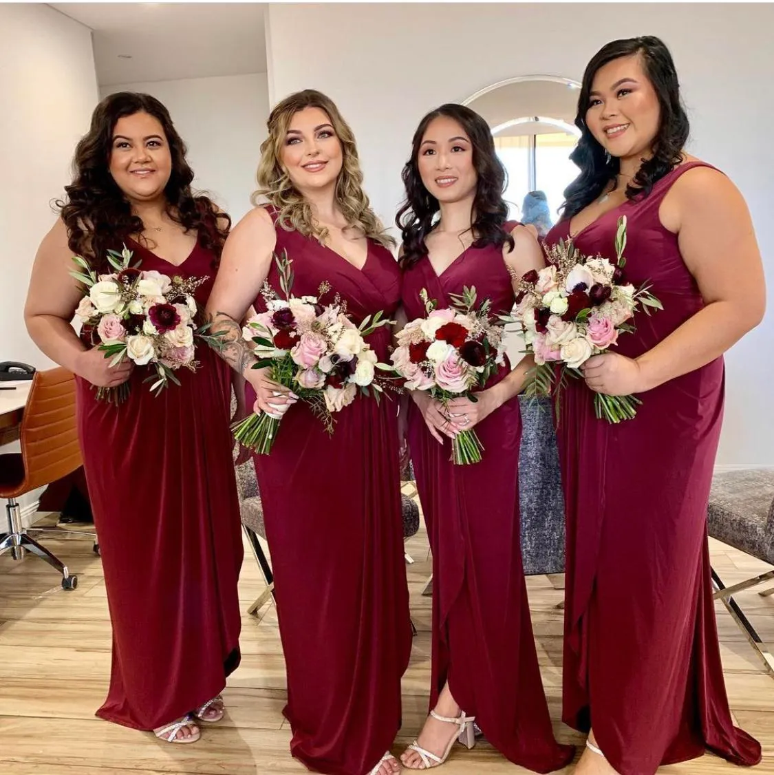 Burgundy Chiffon Bridesmaid Dresses 2021 V Neck Pleats Front Slit Long Maid of Honor Gowns Plus Size Wedding Guest Evening Prom Dress AL8672