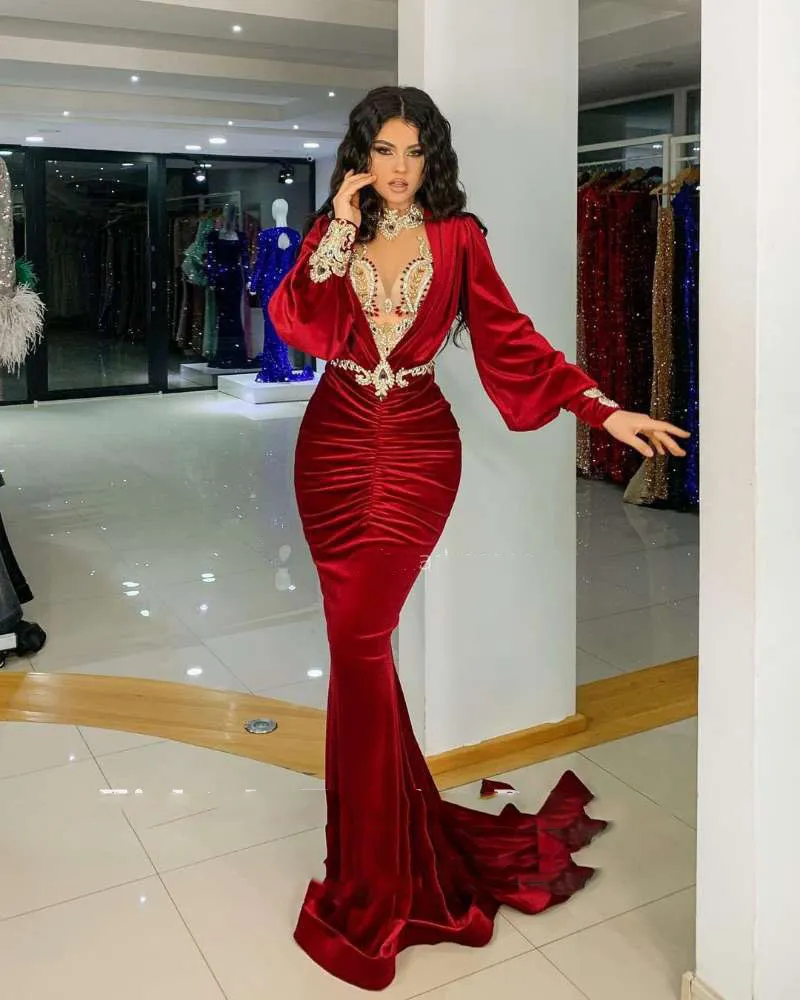 Red velvet evening gown outlet