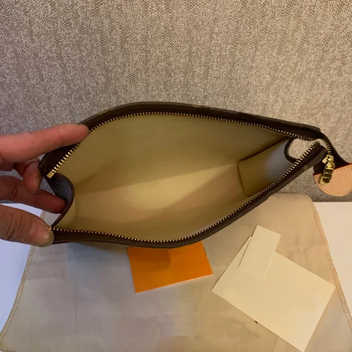 Topo kvalitet ny handväska resor toalettartikar påse 26 cm skydd makeup koppling läder vattentäta kosmetiska väskor för kvinnor med damm259m