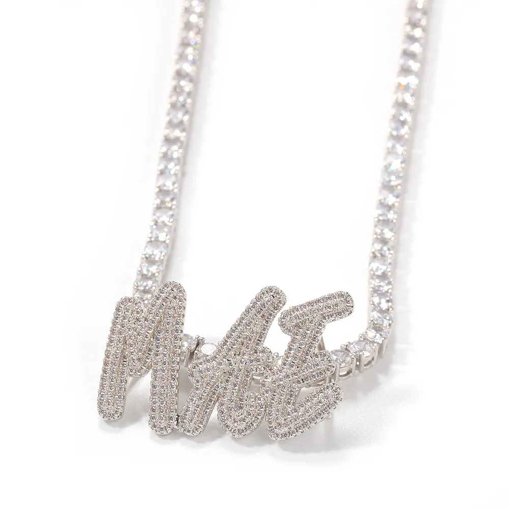 Le plus récent pendentif de lettres de police cursive superposées à double couche avec chaîne de tennis solide faites vos mots colliers bijoux unisexe en zircone