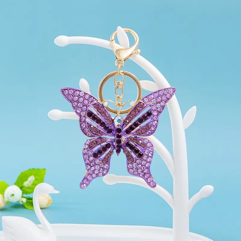 Ny Trendy Popular Fashion Ins Luxury Designer Bag Charms Nyckelringar för Kvinnor Flickor Pretty Levande Färgglada Diamond Rhinestone Butterfly