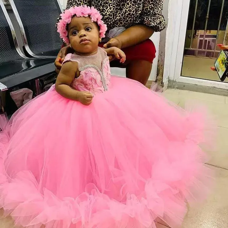 Rosa små tjejer blomma flicka klänningar med pärlor Ruffles Bottom Tulle Barn Födelsedag Pageant Gowns Pink First Communion Dress