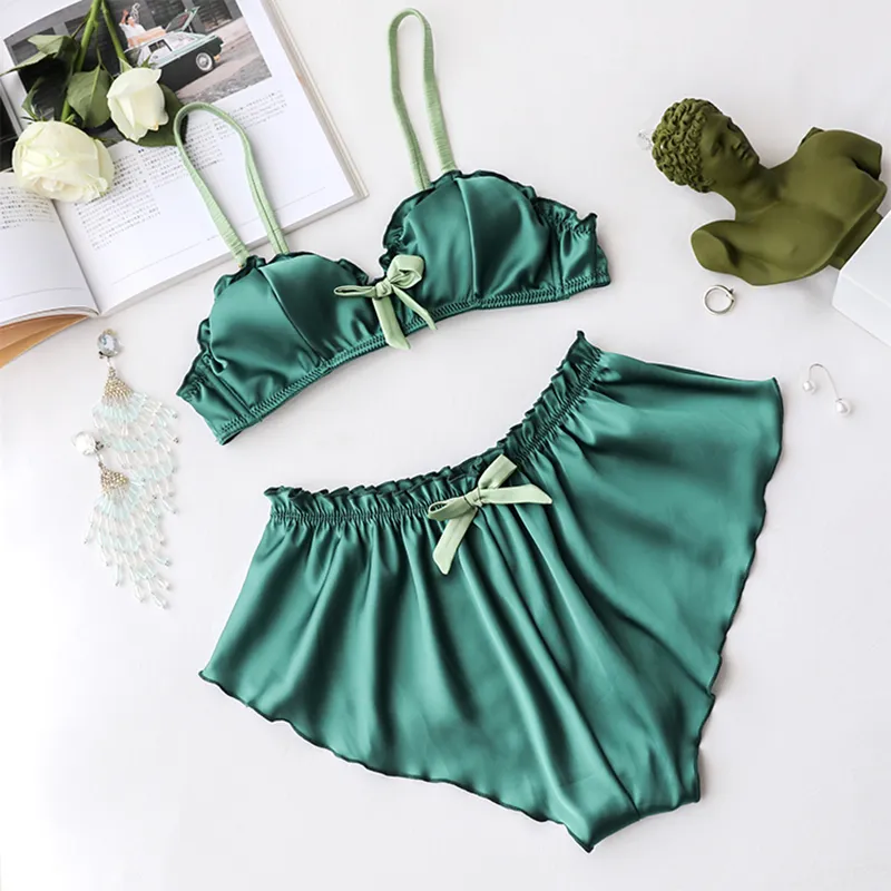 Vintage Satin Bra And Panty Set Back For Women Sexy Lingerie With Sweety  Ruffles, Loose Fit And Brassiere Design Y200708 From Luo02, $15.7