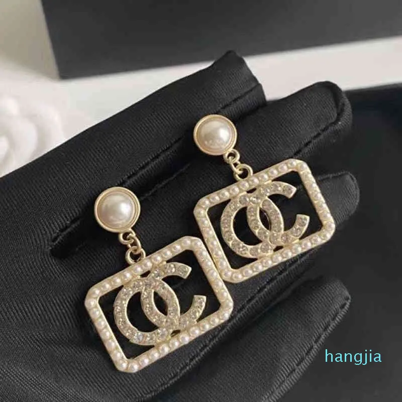 20121 nouveau net rouge mode petit parfum perle boucles d'oreilles tempérament polyvalent diamant clouté lettre boucles d'oreilles