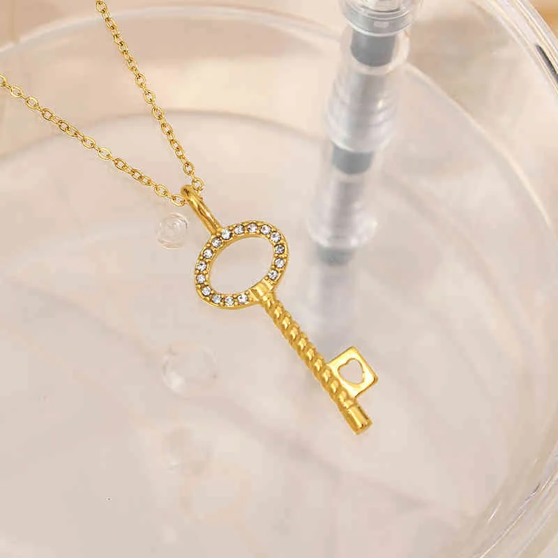 2022 Waterproof Luxury Delicate 18k Gold Plated Zircon Paved Key Pendant Necklace Birthday Gift