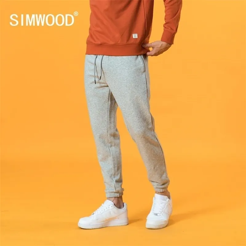 Simwood الخريف جديد sweatpants السببية مريحة عداء ببطء السراويل زائد حجم جيوب الظهر الرباط زائد حجم السراويل SJ131038 201125