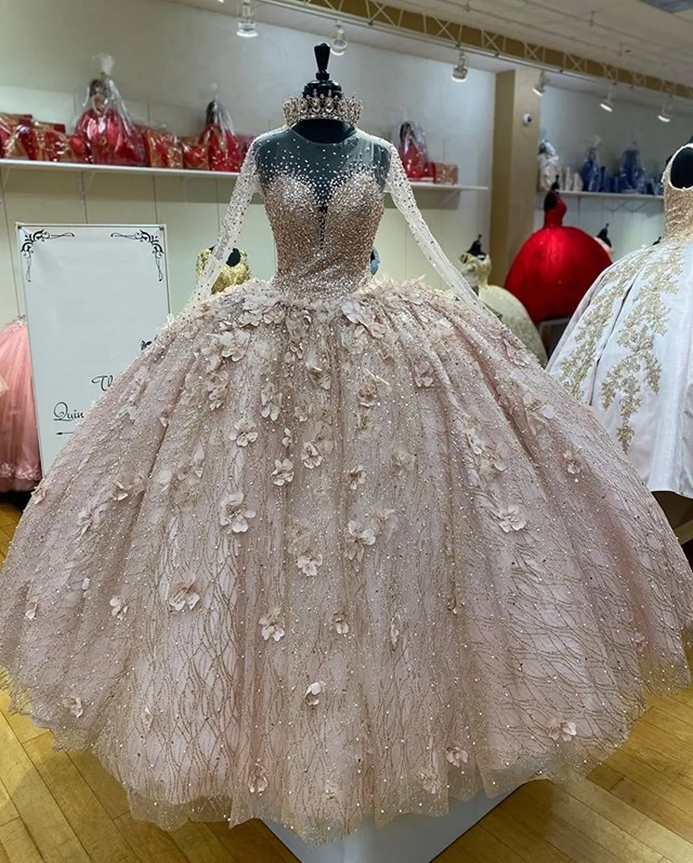 Abito da ballo maniche lunghe champagne Abiti Quinceanera Collo trasparente Perline scintillanti Abito dolce 16 vestido de 15 anos Abiti da ballo di fine anno