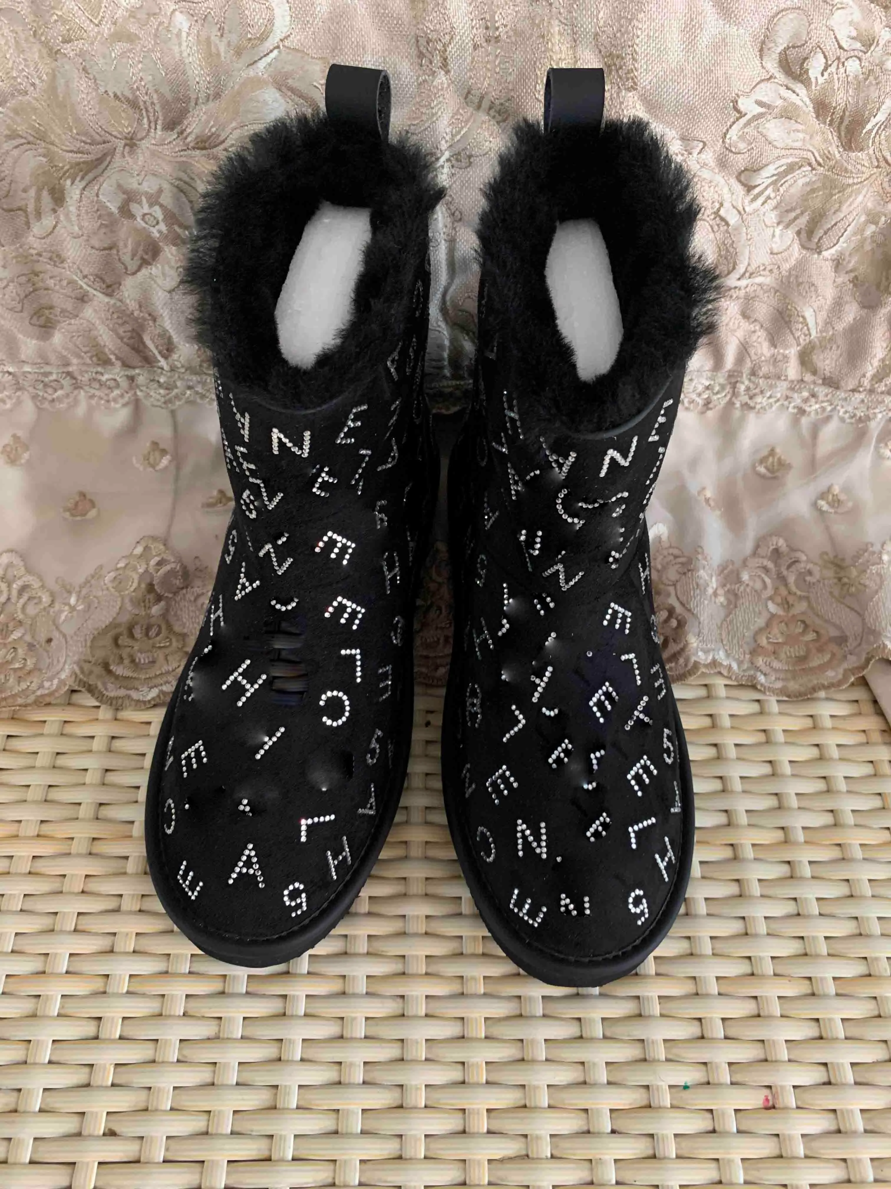 Bling 2020 New Snow Bootsレディースショートブーツ女の子ファッションデザイナーフラットブーツファーダイヤモンドシューズソフトレザーウィンターブーツホワイト40