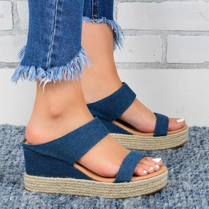 Sandalen UEFEZO Frauen Slip-On Stroh Offene spitze Dicke Untere Keile Freizeitschuhe Plus Größe Strand Sommer Hausschuhe Schuhe1