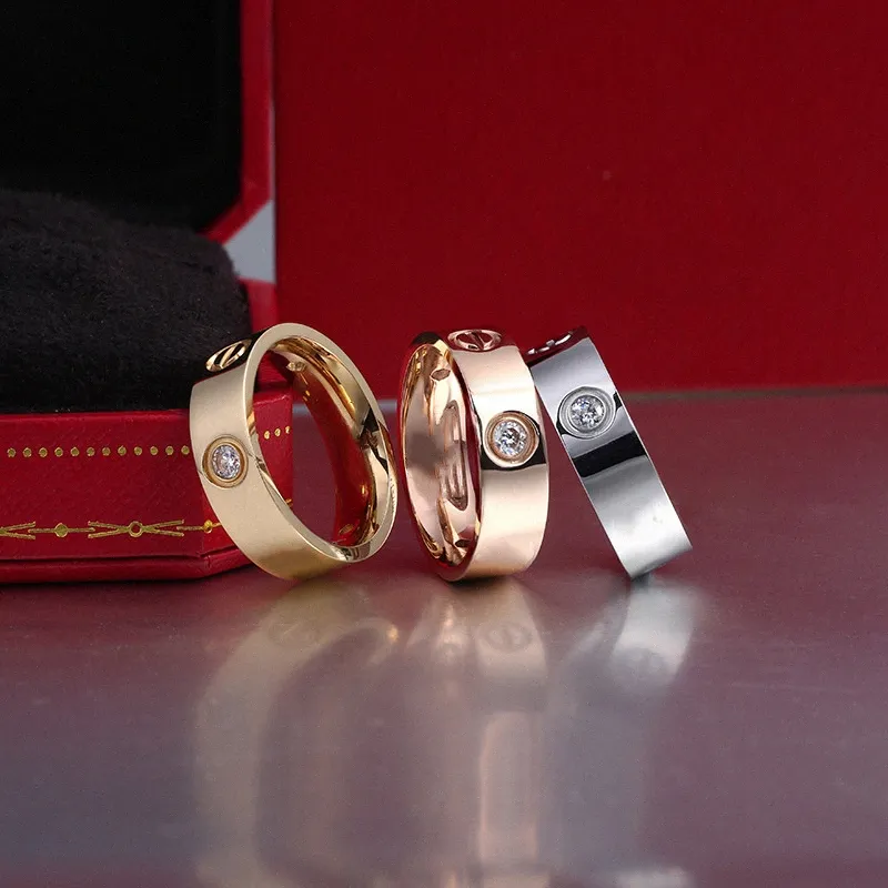 2021 Nuevos tornillos Destornillador Diseñador Anillos de amor para hombres Hombres Mujeres Fiesta Boda Pareja Amantes Regalo Joyería de lujo con logotipo Origi249W