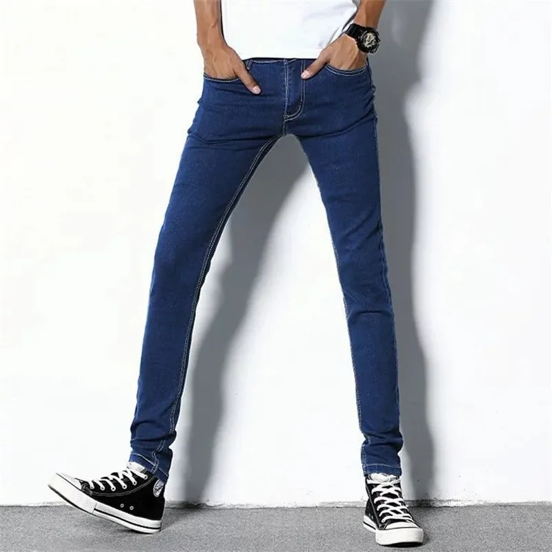 Nuovi jeans skinny da uomo uomo coreano sottile sottile puro nero blu denim pantaloni lunghi adolescenti ragazzi pantaloni a matita elasticizzata 201111