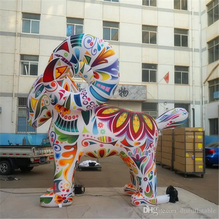 Carneiros infláveis ​​brancos do balão do material da prova de fogo com a mascote do inflável do ventilador de tira do diodo emissor de luz para a decoração do casamento