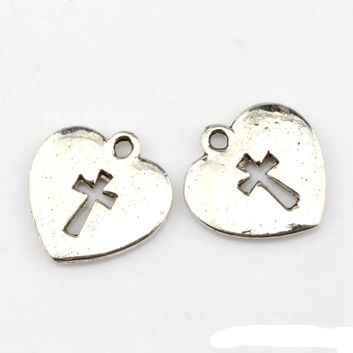 Cross Cut Heart Charm Hangers Sieraden Maken DIY Handgemaakte Craft 17x16mm Antiek Zilver 150pcs