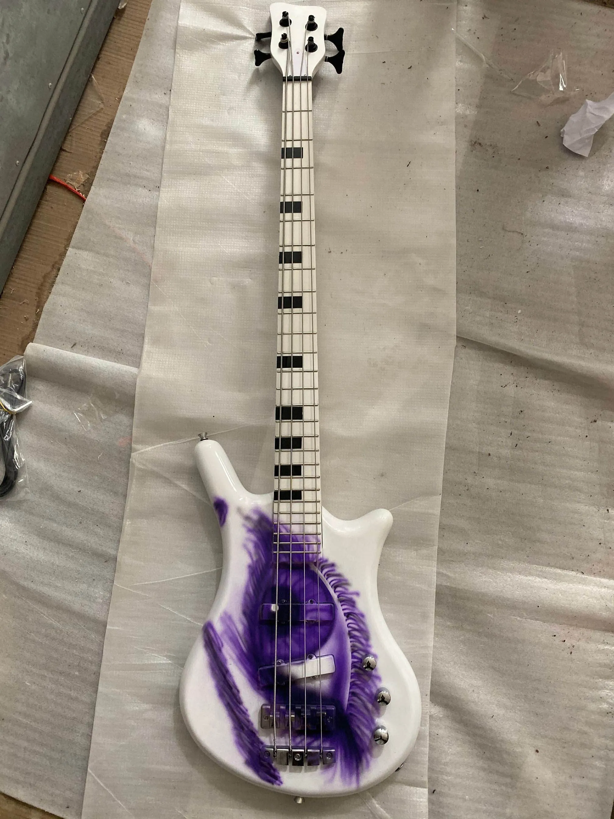 Nadir 4 Strings Prens Sembol Tek Göz Beyaz Elektrik Bas Gitar 26 Frets Siyah Blok Kakma Siyah Donanım