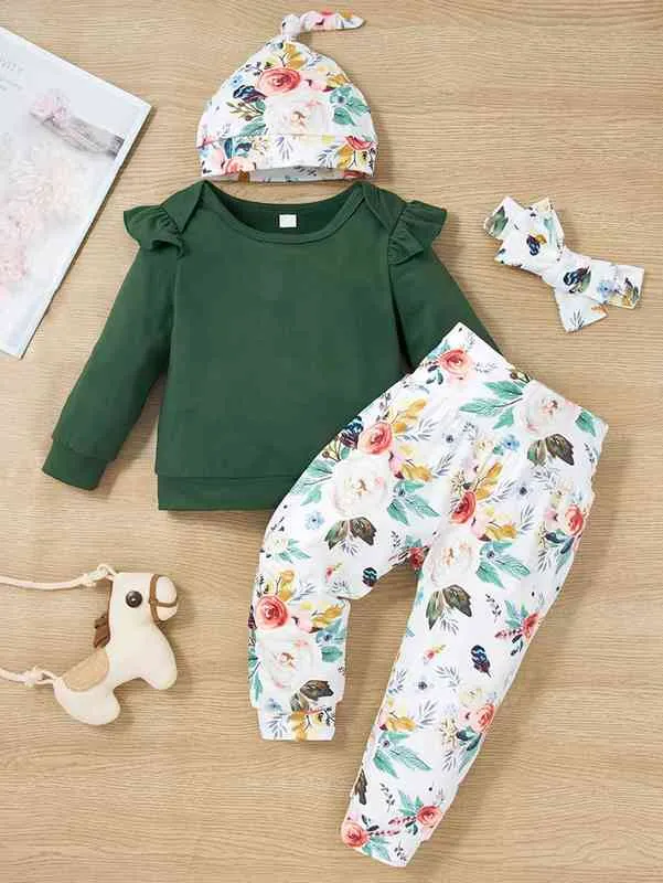 Baby-Sweatshirt mit Rüschenbesatz, Jogginghose mit Blumenmuster, Mütze, Stirnband SIE
