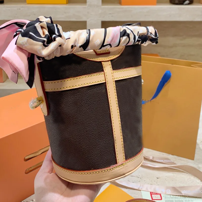 Famous Duffle Bag High Quality Women Handbag Purse Genuine Leather S Lock Hand Bags Detachable Belt Shoulder Bag Chip Shape Evening Bag
