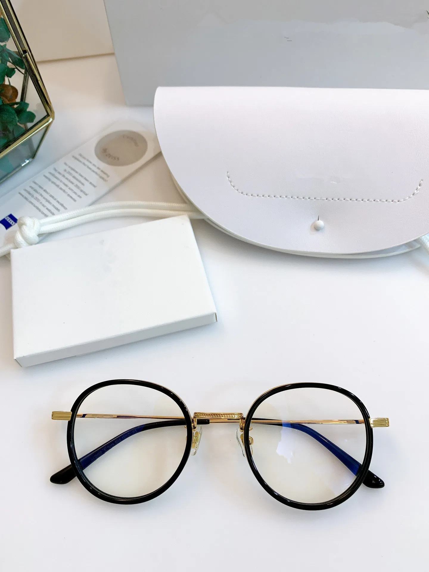 2021 nouvelles lunettes capricieuses dames lunettes lignes de coupe exquises mode tendance joker cadre rond rétro lunettes
