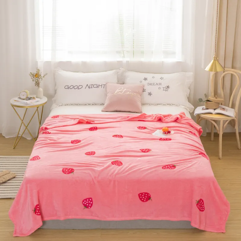 Couverture de couvre-lit aux fraises 200x230cm Couverture de flanelle super douce à haute densité pour le canapé / lit / voiture portable plaids 201128
