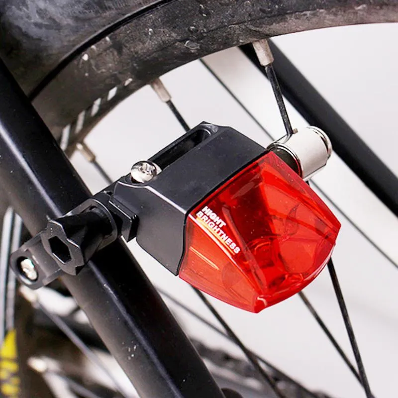 Lumières de vélo Feu arrière de vélo à induction électromagnétique Auto-alimenté IPX-4 LED étanche Feu arrière magnétique Cyclisme arrière