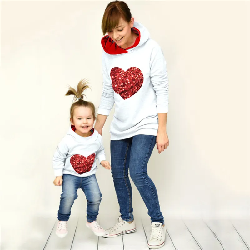 Parent-Child Sequined Hoodies Barn Vuxna Hooded Sweater Heart Sequins Pullover Tröja Mamma Baby Hoodie Blus Kvinnor Sweatshirts G11808