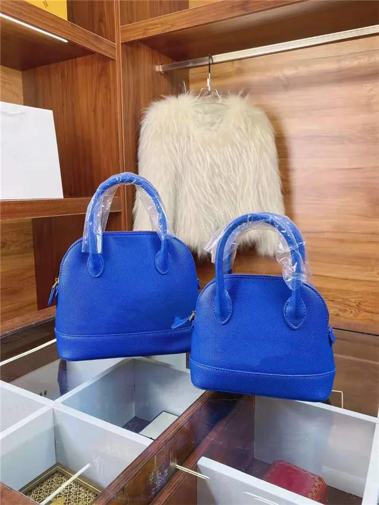 Ladies luxury brand handbag 2021 high-end fashion bags Seven colors to choose from, a versatile bag Size: Medium 20cm Small 15cm Handbags with good materials and feel