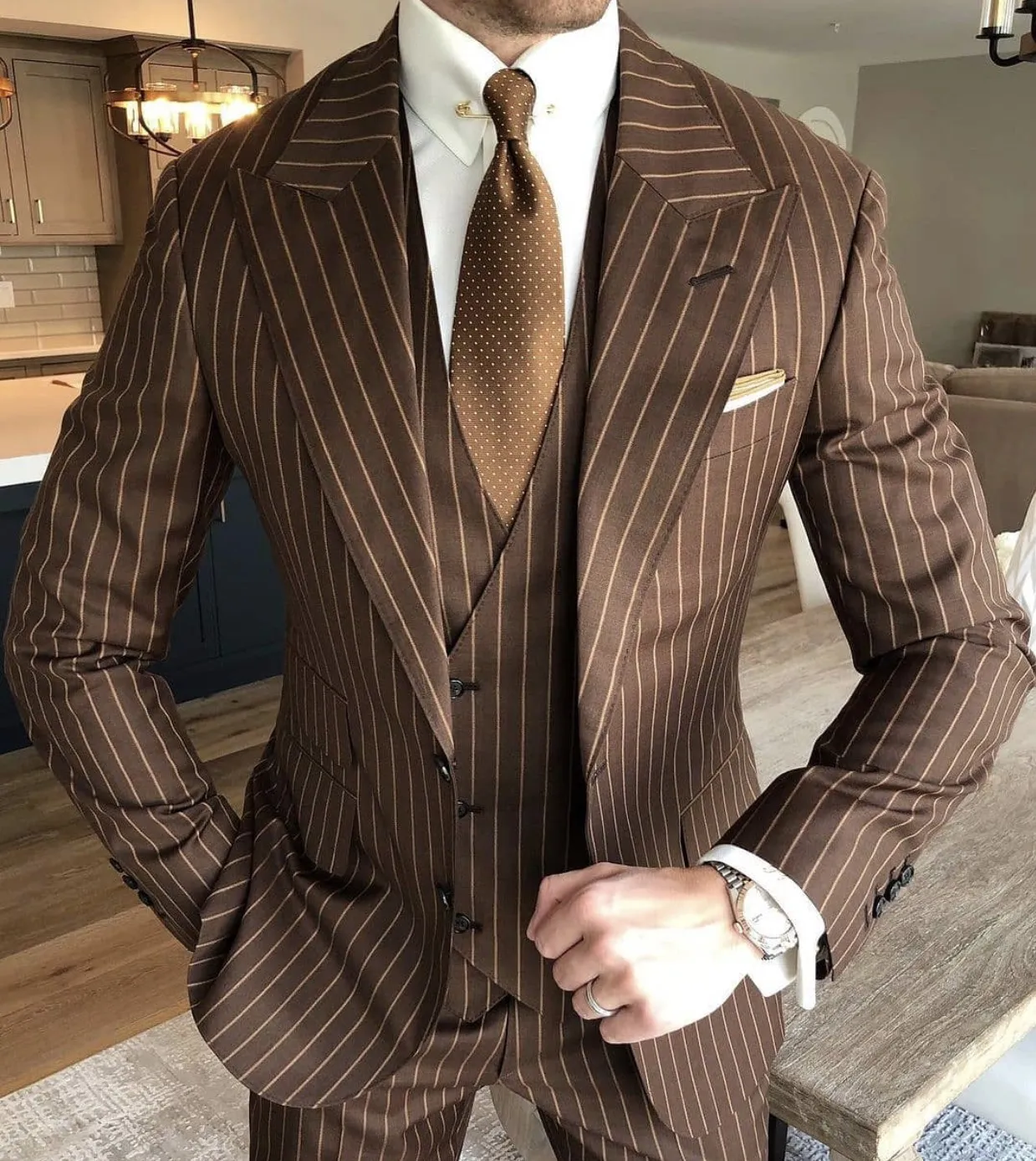 Kaffe Business Män Passar Bröllop Brudgum Tuxedo Anpassad Bästa Man Outfit Groomsmen Attites 3 Piece (Jacket + Vest + Byxor) Man Ternos Peak Lapel