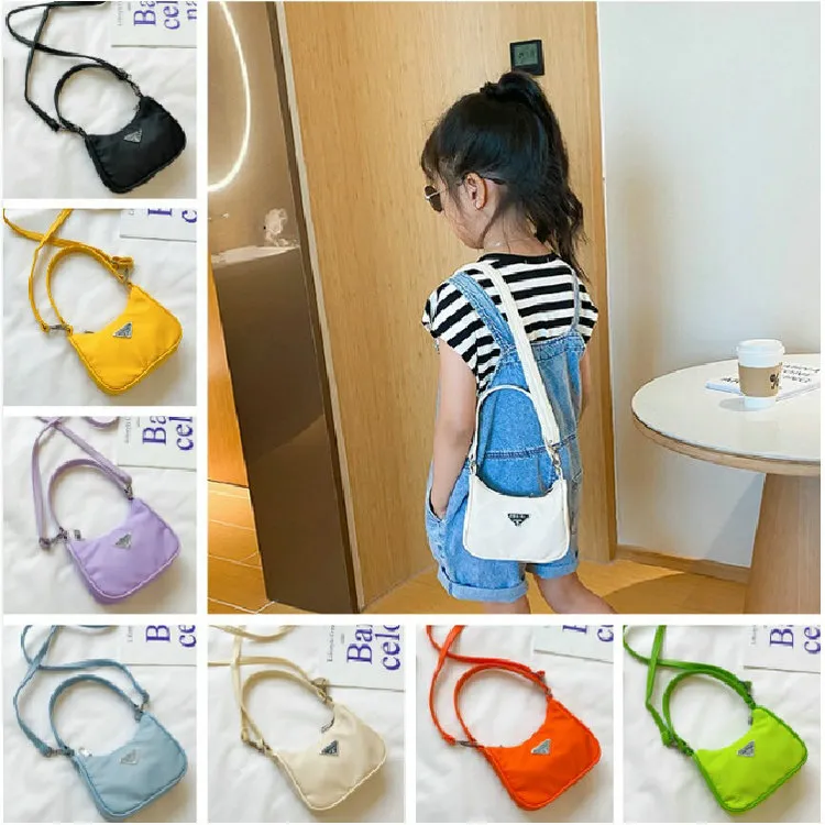 Meisje handtassen nylon effen kleur een-schoudertassen kinderen schattige brief casual draagbare messenger bag accessoires 7 kleuren