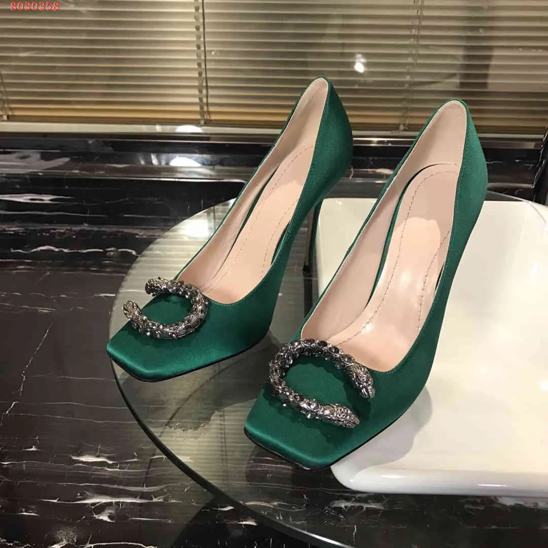 Hot Sale-2019 new Women dress shoes made of high-end gold fabric The snake Delicate elegant Wedding dress shoes