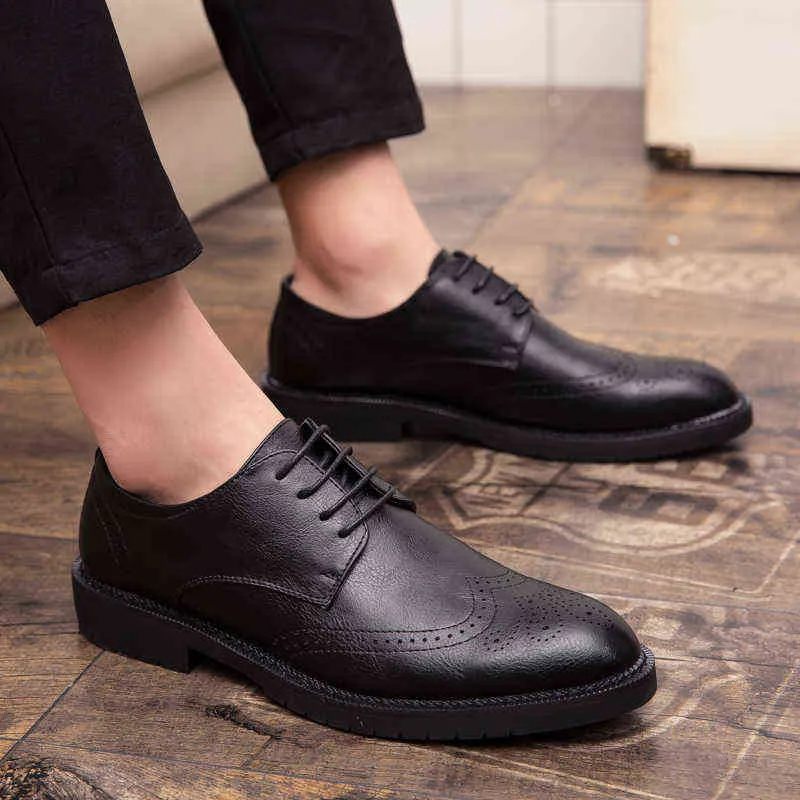 Платье обувь плюс размер 38-47 Мужчины Брогуя мода Оксфорд мужской хорошо одетый джентльмен обувь ручной работы для современных Zapatos 220223