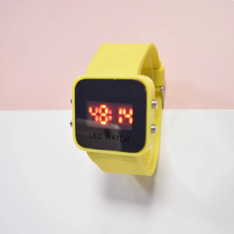 Spot Nieuwe LED Mirror Table Square Student Electronic Watch Fashion Cool Multi-Colour paar Junior High School Student Table