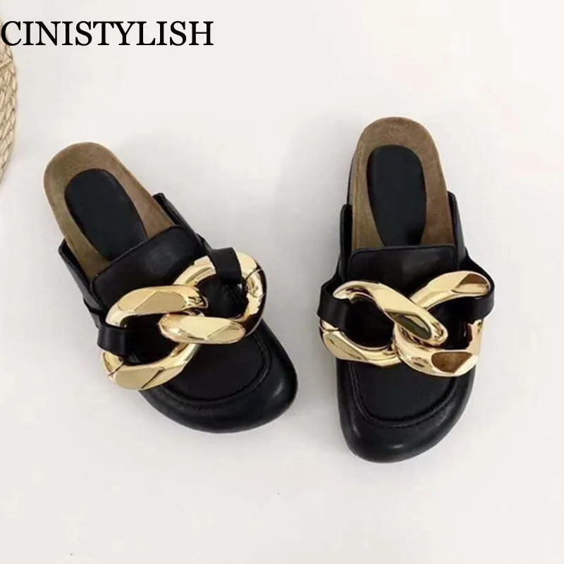 Дизайн бренда женская тапочка мода большая золотая цепь сандалии обувь круглый носок скольжение на мулах плоский каблук вскользь скольжения фланпы 2021 Y1120
