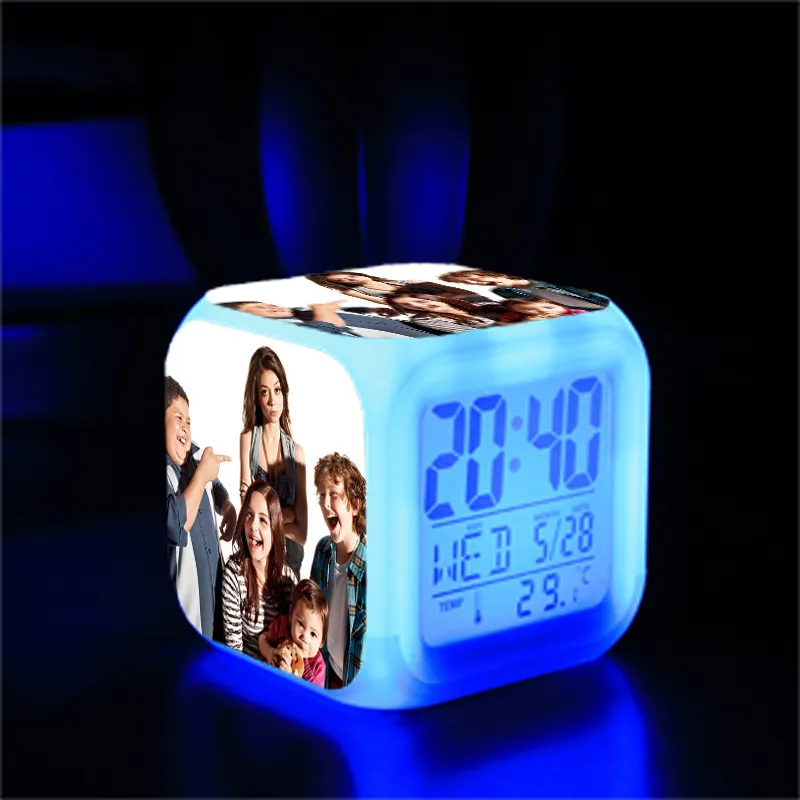 1 Parça DIY Fotoğraflar Özelleştirmek LED Dijital Çalar Saat Renk Değiştirme Saat Büyük Çocuklar Uyanık Gece Oyuncaklar Noel Doğum Günü Hediyesi LJ201204