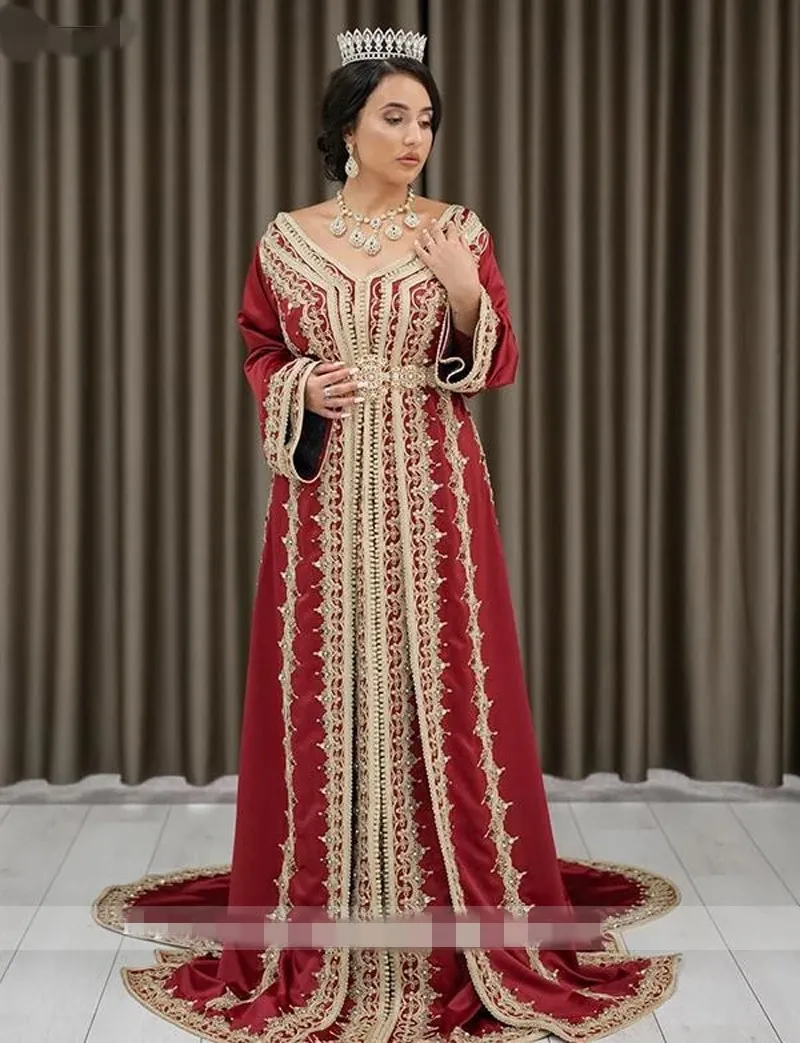 Robe De Soir￩e De Mariage Luxury Red Satin Abiti da sera musulmani Maniche lunghe Abiti formali Ricami dorati Abito da ballo per feste