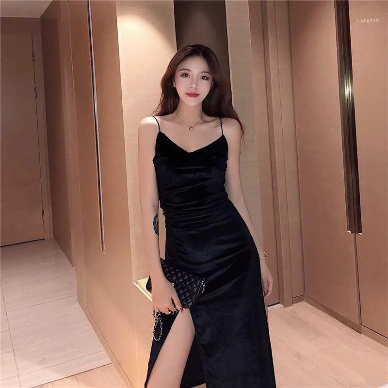 Casual Dresses Woman Pencil Dress Sleeveless V-hals Sexig Velvet Halter Vestidos för festtrenden 2021 Solid Side Split Female Mid-Calf Dresse