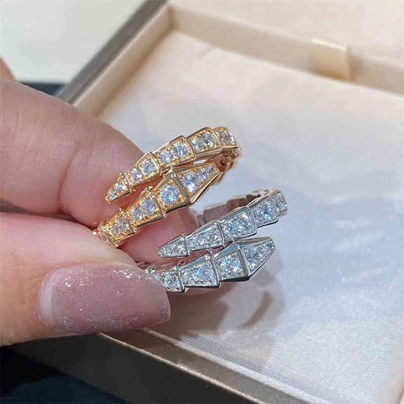 Anéis ajustáveis de cobra de zircônia cúbica de qualidade original Anel de passarela de moda para mulheres Marca de joias para amantes Presentes Z409