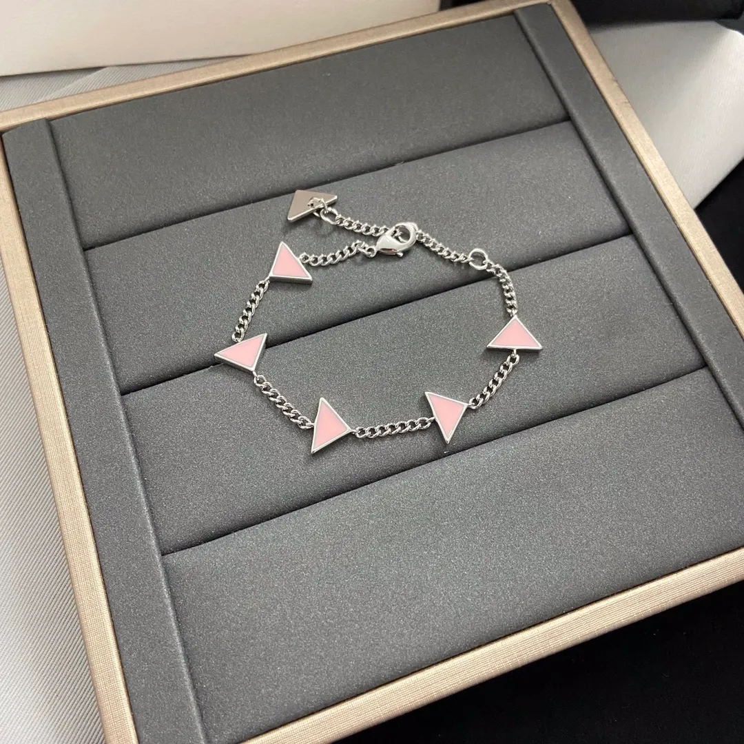 3 färger lyxdesigner smycken sätter kvinnor pärlstav armband hängsmycke halsband geometri brev halsband fest högkvalitativt tillbehör