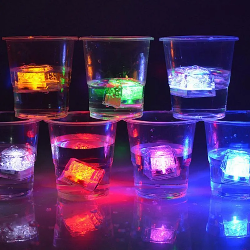 LED Glaçons Glowing Party Ball Flash Light Lumineux Neon Festival De Mariage Bar De Noël Verre À Vin Décoration Fournitures 12 PCS Y201006