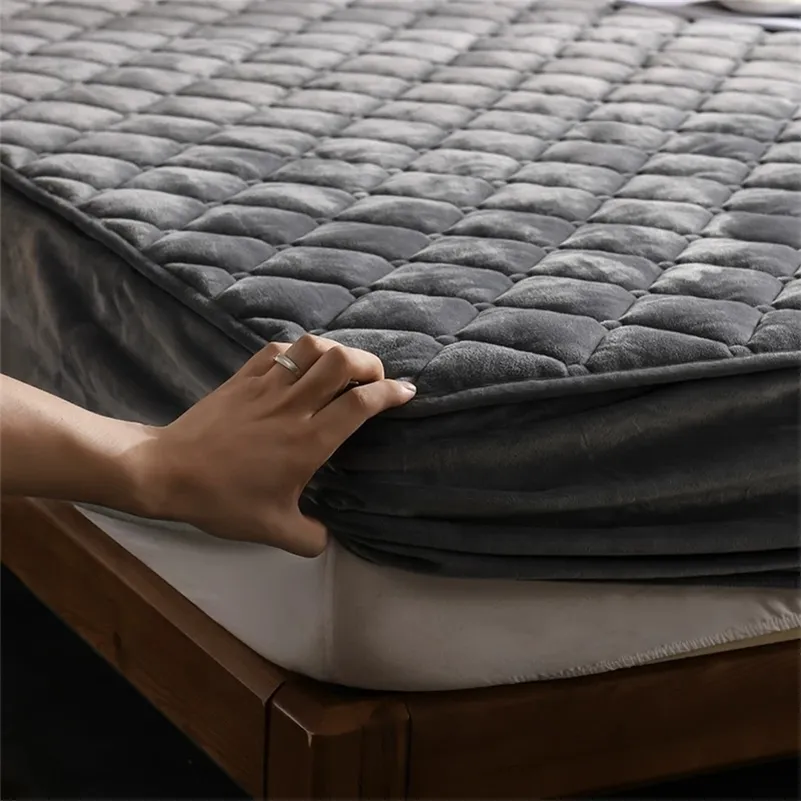 Crystal Velvet Colchão Pad Quilted Algodão Espessura Colchão Protetor Elástico Topper Anti-Mite Bugs Cama Fitted Sheet Capas 201218