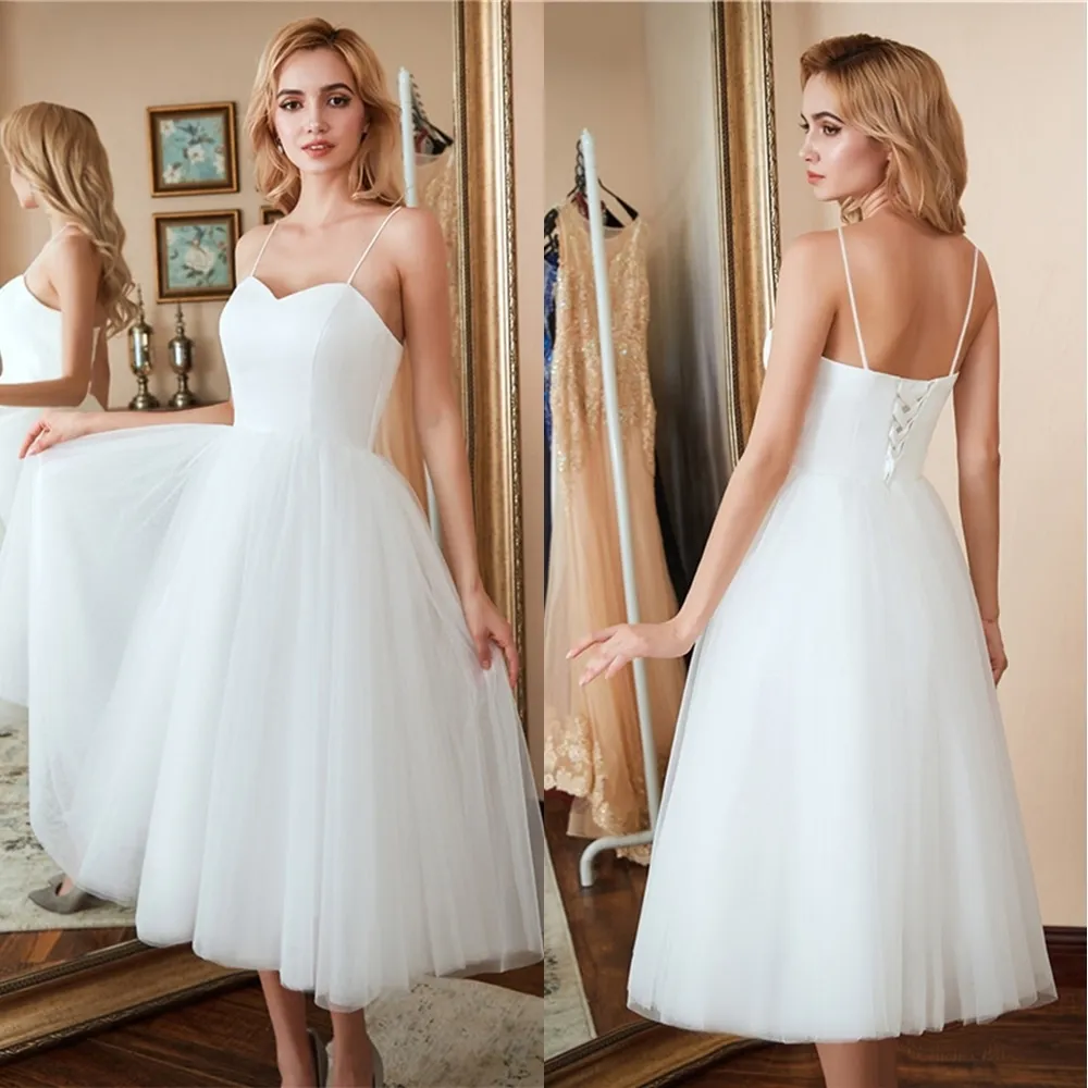 New Cheap Homecoming Dressed Short Prom Dresses Lunghezza del tè Two Tone White Top Sweetheart Neck con cinghie Tulle Skirt Party Gown LJ201119