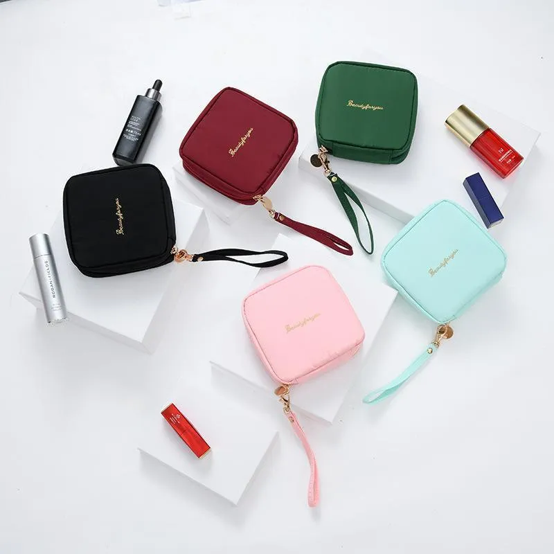 Förvaringspåsar Koreansk stil Portable Travel Makeup Arrangör för Kvinnor Läppstift påse Luxury Square Cosmetic Box Modig