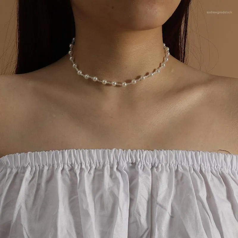Chokers enkla kvinnliga modehandgjorda kristallpärlade halsband för kvinnor Trendiga White Simulated Pearl Necklace Party Jewelry1