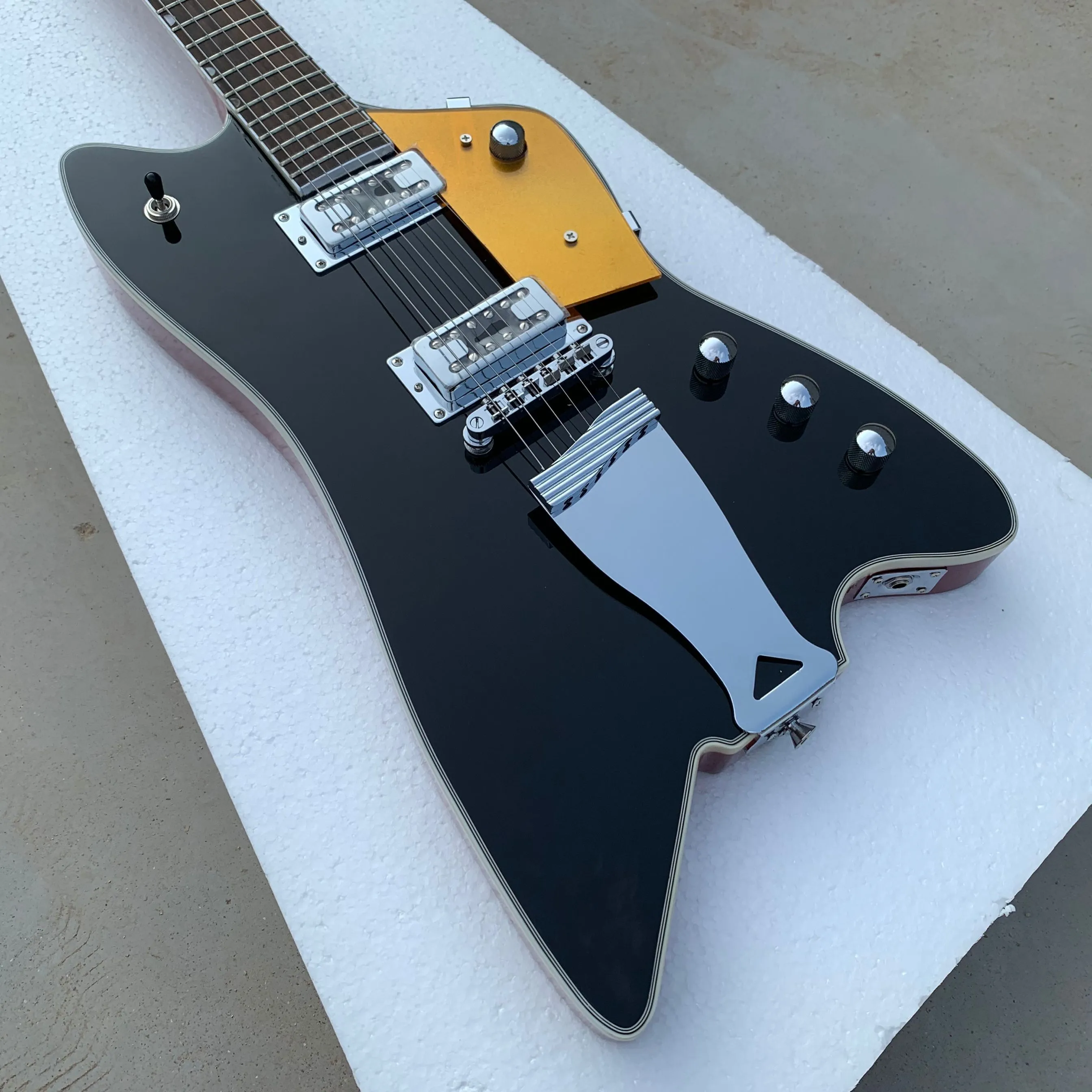 Özel G6199 Billy-Bo Jüpiter Ateş Thunderbird Siyah Üst Elektro Gitar Kırmızı Maun Vücut, Sparkle Altın Pickguard