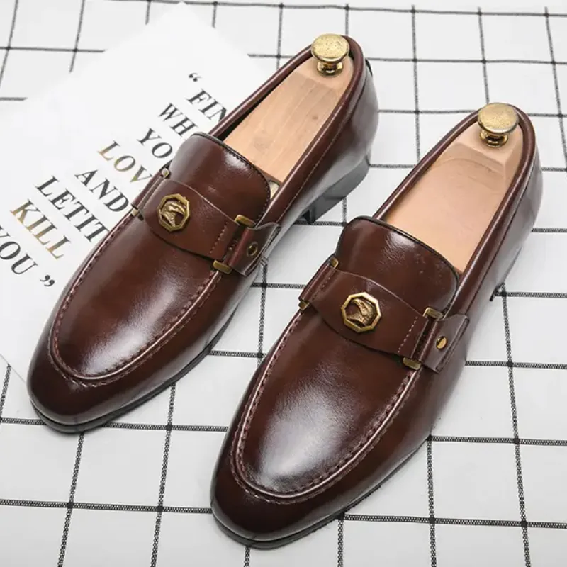 2022 Men PU Leather Metal Buckle Decorative Business Dress Shoes Low Heel British Style Round Head Firm Sewing DP219