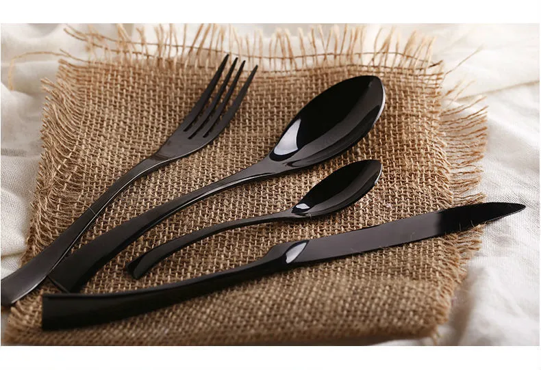 4-teiliges schwarzes Besteckset - Steakmesser, Gabel, modernes Design_voghion.com