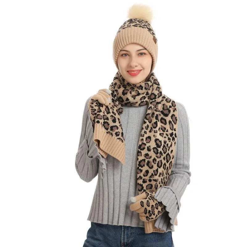 Leopardニットの暖かいビーニー帽子の女の子リングスカーフ冬の帽子女性帽子スカーフ3個ファッション冬の帽子セット