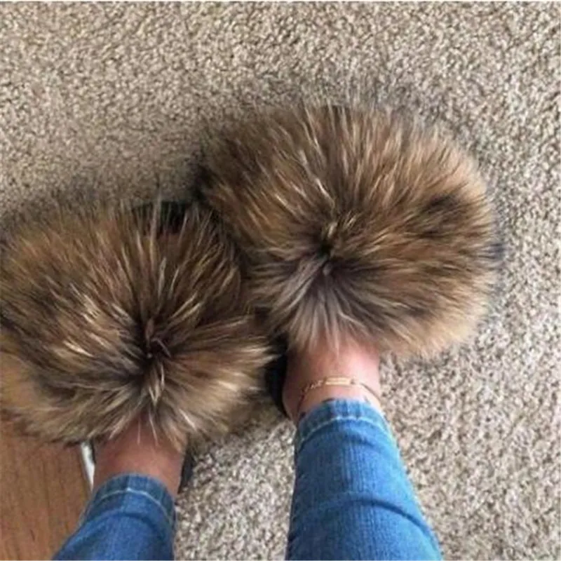 Kvinnor Vinter Fluffy Raccoon Fur Slides Kvinnor Real Fox Fur Slides Hem Furry Flat Sandaler Kvinna Söt Fluffy House Kvinnor Tofflor Y200706