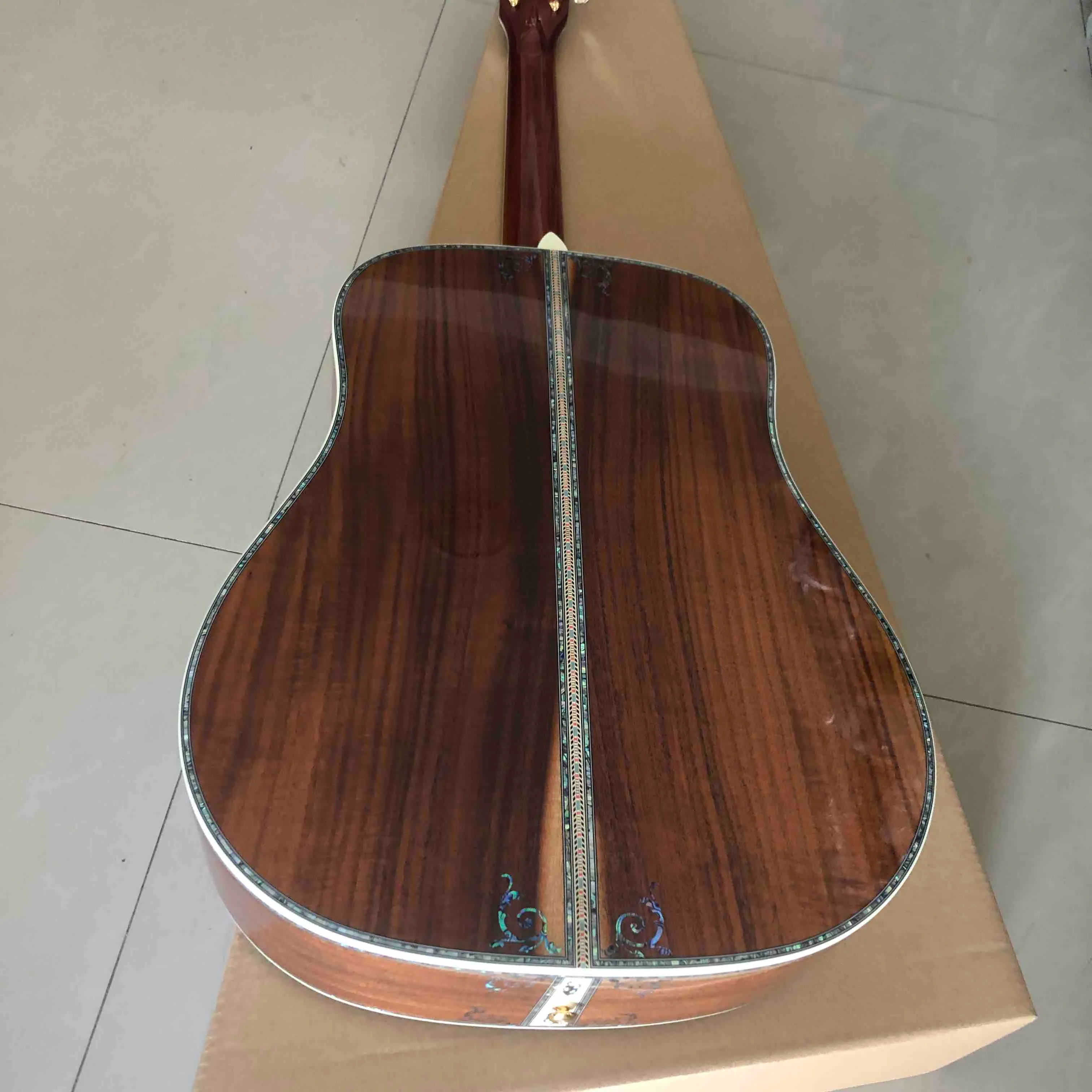 注文の実際のアワビの木の生活のインレイソリッドコアウッドトップアコースティックギター41インチエボニーの指板