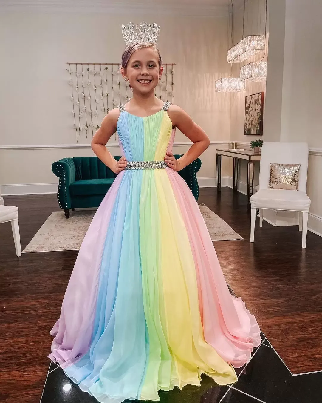 Rainbow Szyfonowa Mała Dziewczynka Suknie Korownicze 2022 Paski-Neck Girls Prom Suknie Zipper V Back Bez Rękawów A-Line Długie Dzieci Formalne Party Princess Księżniczka Nosić CG001