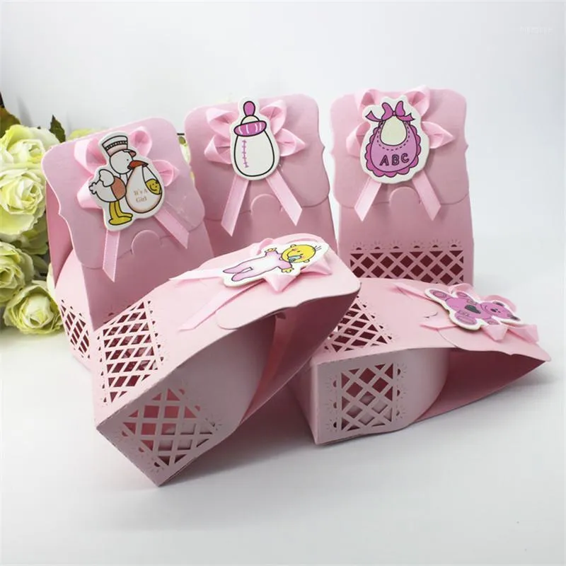 ギフトラップ12ピース/ロット彫刻のある中空ピンクの女の子チョコレートパッキングバッグベビーシャワーの誕生日パーティーフォールボックス面白い子供たちの日シュガーボックス1